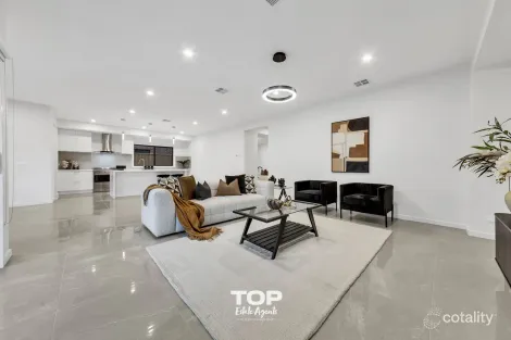 Property photo of 75 Gator Esplanade Clyde North VIC 3978