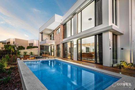 9214 Peter Senior Dr, Hope Island, QLD 4212