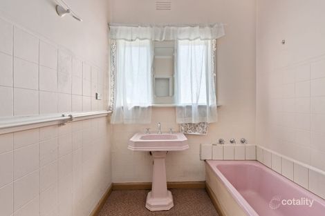 Property photo of 2 Waites Court Brooklyn VIC 3012