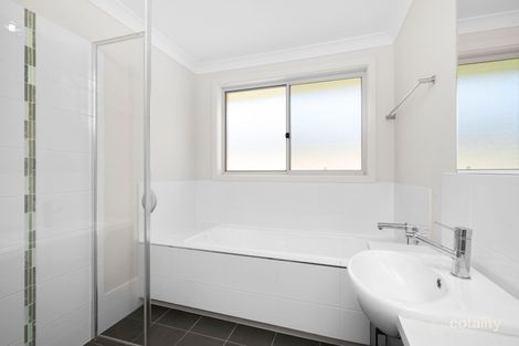 Property photo of 27 Kidd Circuit Goulburn NSW 2580