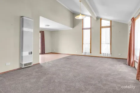 Property photo of 17 Greenhills Drive Kurunjang VIC 3337