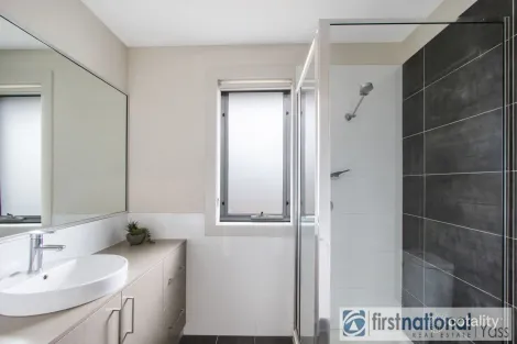 Property photo of 9 Colls Close Yass NSW 2582