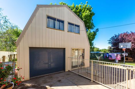 Property photo of 7 Kennedy Avenue Kooringal NSW 2650