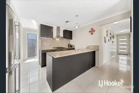 Property photo of 4 Winchcombe Way Cranbourne North VIC 3977