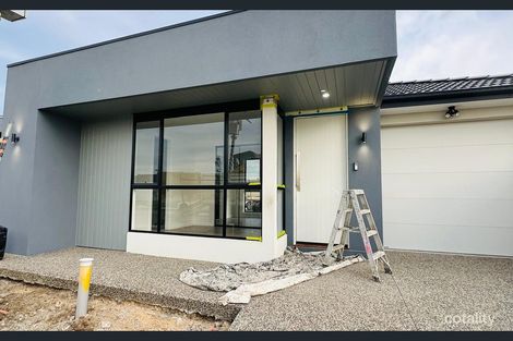 Property photo of 15 Huntingtower Avenue Mickleham VIC 3064