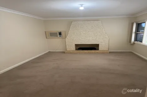 Property photo of 10 Hambledon Crescent Armadale WA 6112