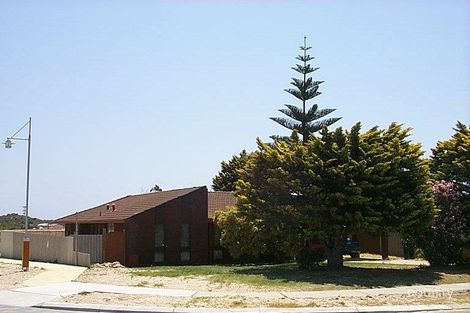 174 Waterford Dr, Hillarys, WA 6025