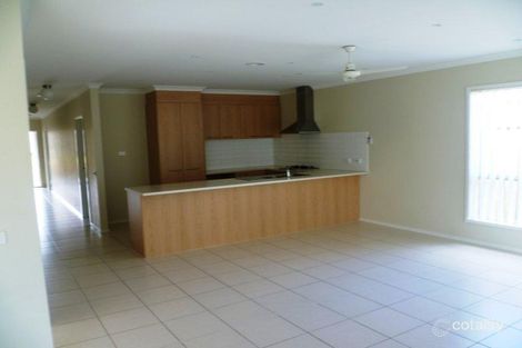 Property photo of 5 Bedervale Loop Doreen VIC 3754