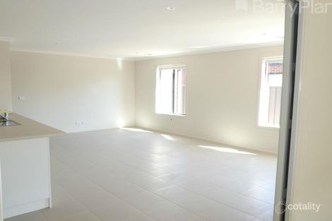 Property photo of 6 Benedetto Crescent Cranbourne East VIC 3977