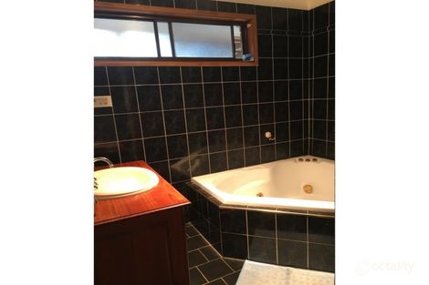 Property photo of 3 Woodcourt Street Ambarvale NSW 2560