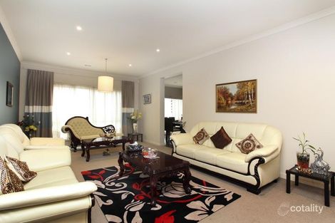 Property photo of 2 Selwyn Close Caroline Springs VIC 3023