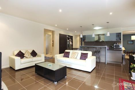 Property photo of 2 Selwyn Close Caroline Springs VIC 3023