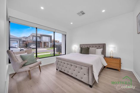 Property photo of 17 Xenolith Drive Craigieburn VIC 3064