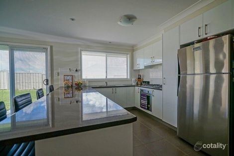 Property photo of 12 Quinlan Run Orange NSW 2800