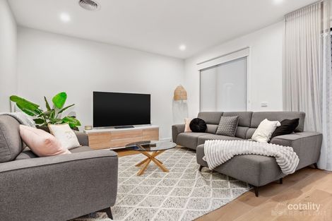 Property photo of 10 Grandia Crescent Keysborough VIC 3173
