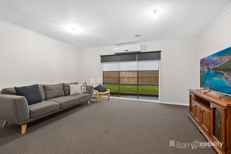 Property photo of 8 Moonlight Rise Cranbourne East VIC 3977