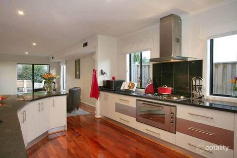 Property photo of 12 Whisken Way Berwick VIC 3806