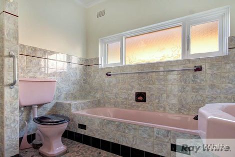 Property photo of 32 Monaro Avenue Kingsgrove NSW 2208