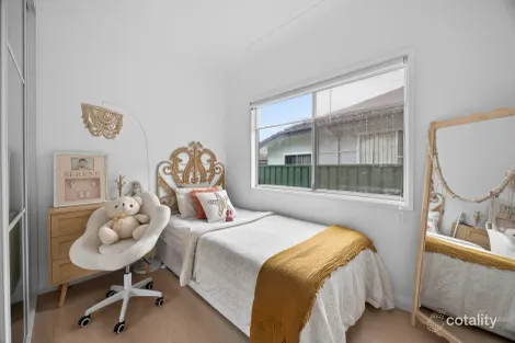Property photo of 4 Powers Place Bass Hill NSW 2197