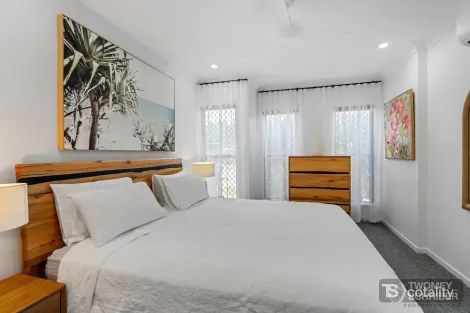 Property photo of 11 Avalon Point Clifton Beach QLD 4879