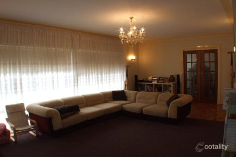 Property photo of 2 Parton Court Carnegie VIC 3163