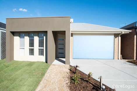 Property photo of 5 Hinter Way Roxburgh Park VIC 3064