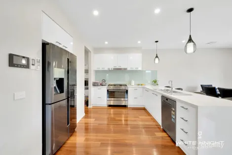 Property photo of 7 Reflection Close Burnside VIC 3023