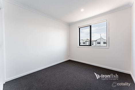 Property photo of 14 Rodway Walk Tarneit VIC 3029