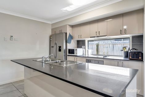 Property photo of 20 Maurie Pears Crescent Pimpama QLD 4209