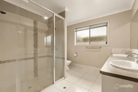 Property photo of 8 Fallon Drive Middle Ridge QLD 4350