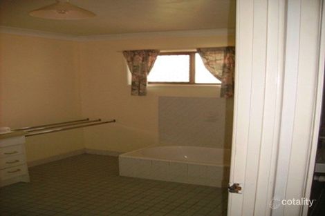 Property photo of 64 Middle Road Gracemere QLD 4702