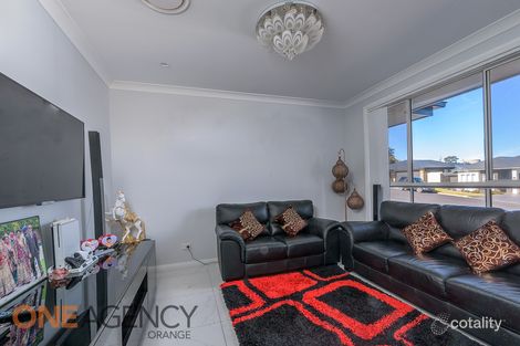 Property photo of 85 Botanic Way Orange NSW 2800