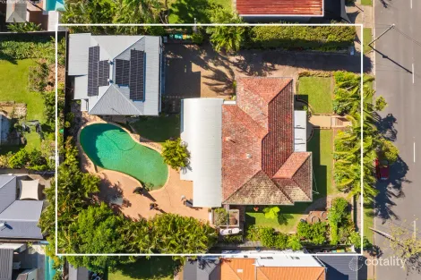 36 Muir St, Labrador, QLD 4215