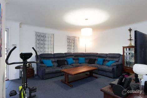 Property photo of 33 Maltravers Crescent Cranbourne North VIC 3977