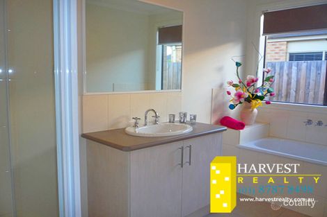 Property photo of 144 Webster Way Pakenham VIC 3810