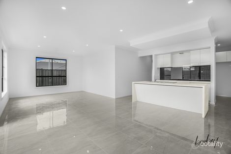 Property photo of 18 Edgedell Avenue Kalkallo VIC 3064