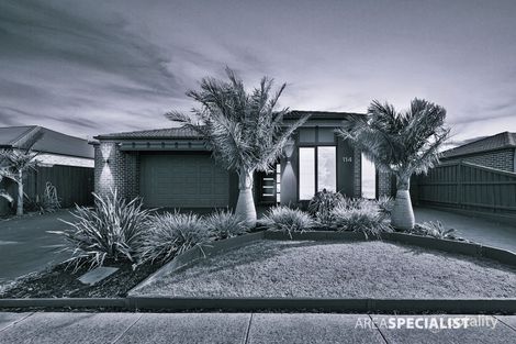 114 Sandalwood Dr, Pakenham, VIC 3810