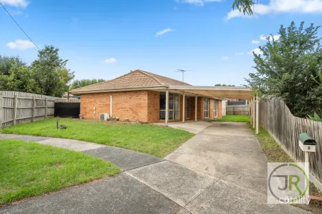 Property photo of 8 Milner Court Cranbourne VIC 3977