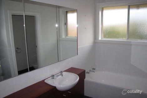 Property photo of 4/10 Crewe Road Hughesdale VIC 3166