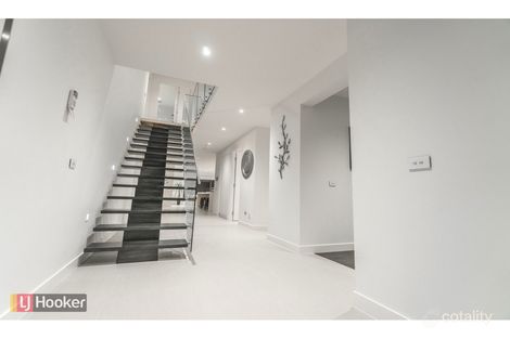 Property photo of 37 Grattan Cove Craigieburn VIC 3064