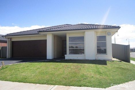 Property photo of 2 Ardent Crescent Cranbourne East VIC 3977