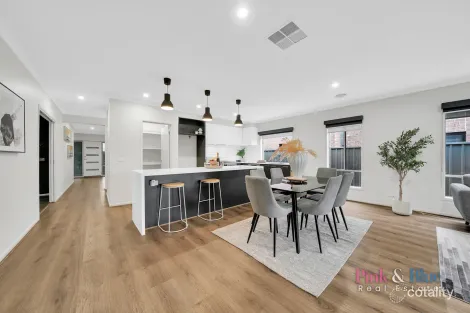 Property photo of 31 Lightsview Boulevard Rockbank VIC 3335