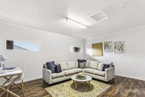 Property photo of 41 Pepperbush Circuit Cranbourne VIC 3977