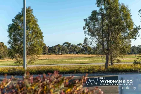Property photo of 10 Lomandra Boulevard Lucknow VIC 3875