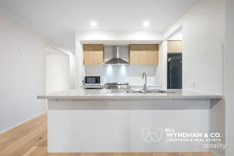 Property photo of 10 Lomandra Boulevard Lucknow VIC 3875