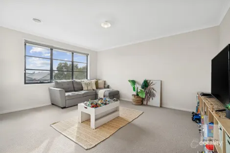 Property photo of 10 Becontree Grove Werribee VIC 3030