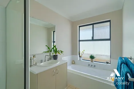 Property photo of 8 Comet Corner McKail WA 6330