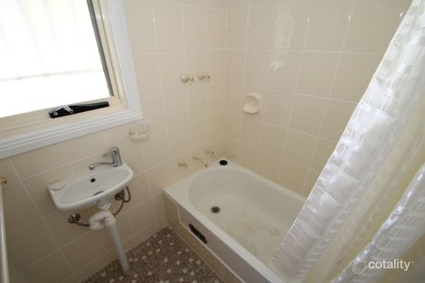 Property photo of 28 Jindalee Avenue Orange NSW 2800