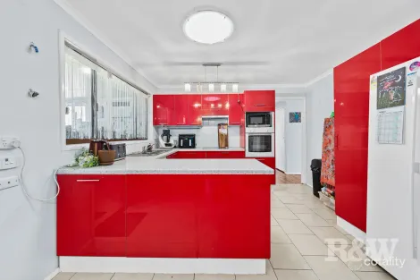 Property photo of 4 Tia Place Ruse NSW 2560