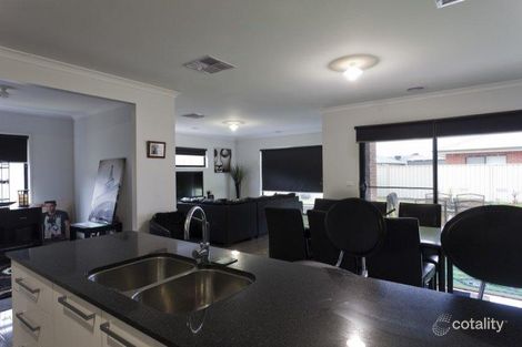 Property photo of 23 Arinya Close Ascot VIC 3551